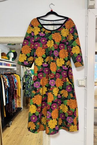 Klänning färgglad retro mönster